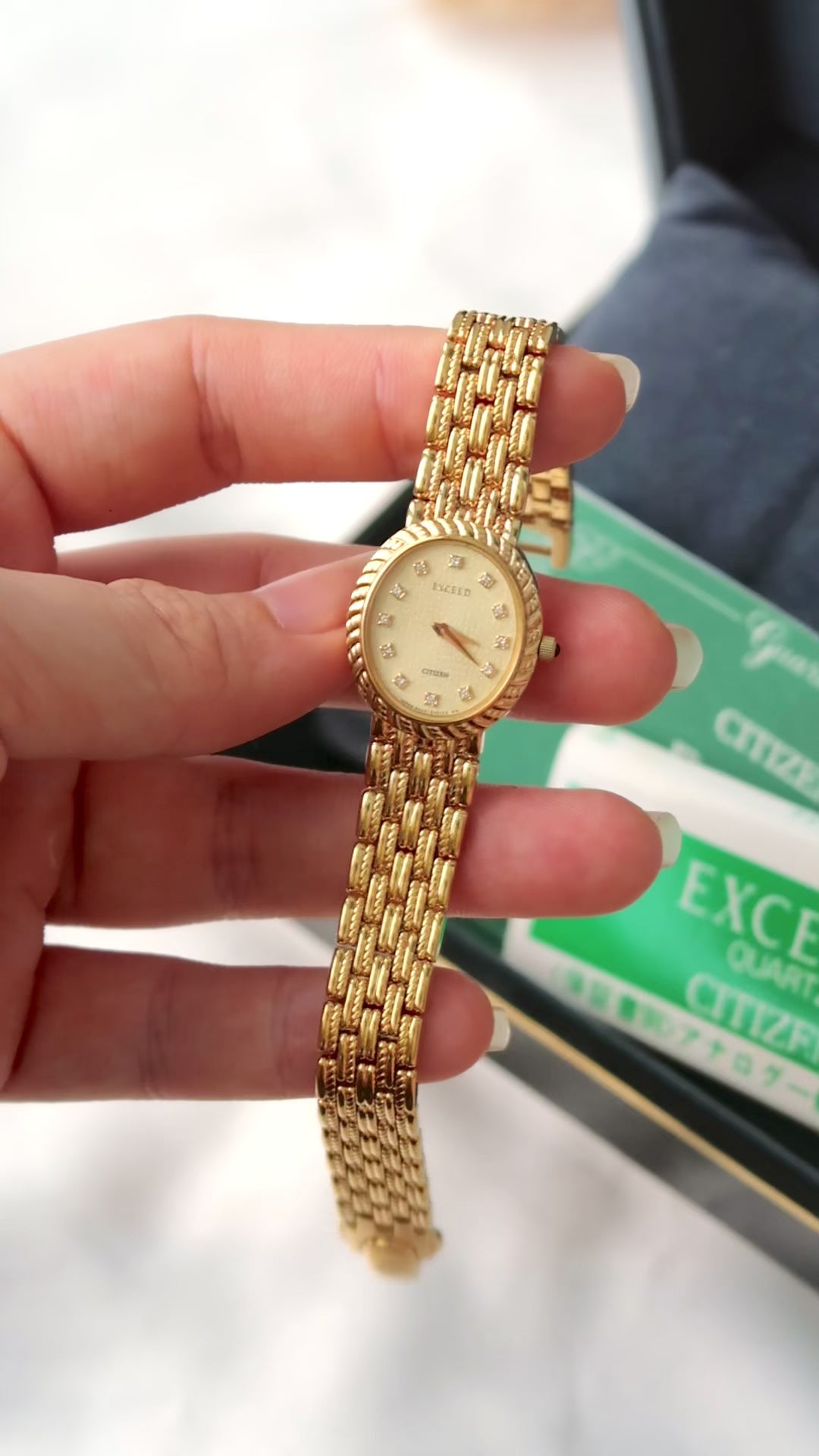 [WITH BOX] CTZ. Exceed 12P Diamonds Oval Gold Dial with Gold Chain Watch