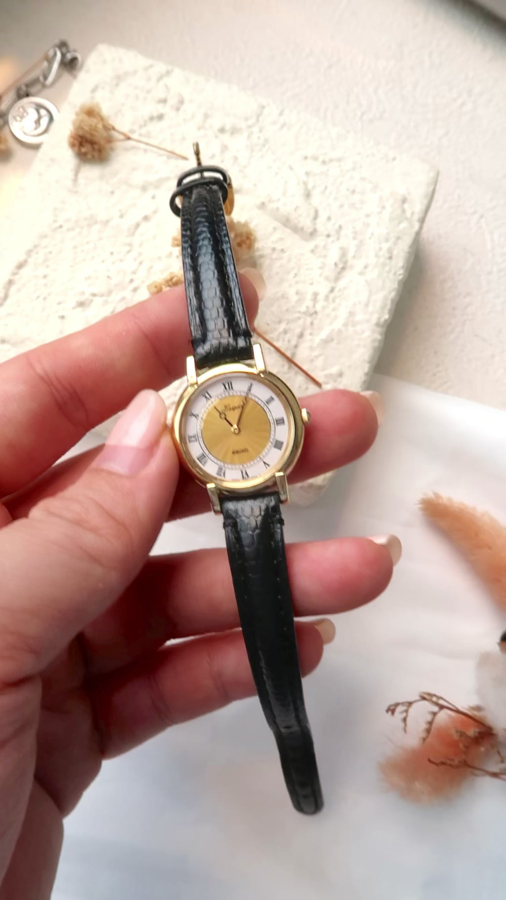S. Lespoir Roman Round Dial with Black Strap Watch